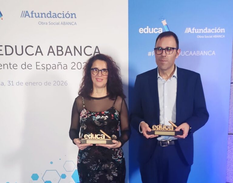 Fina Paulos e Oscar Rey Calo cos premios Educa Abanca