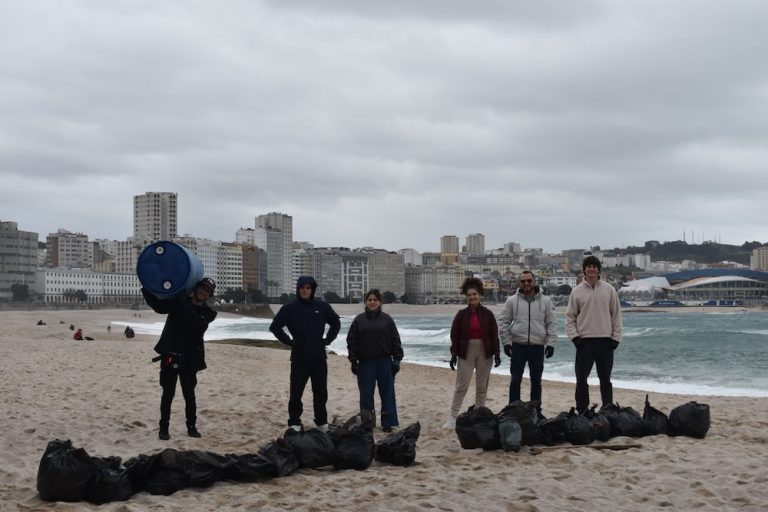 Limpeza Arena Limpia Gali Surf na praia do Orzan-Foto-roquecancelo