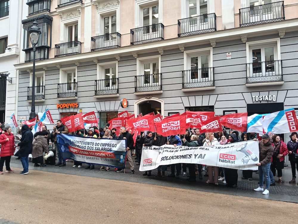 Imaxes da concentración de Losan en Madrid