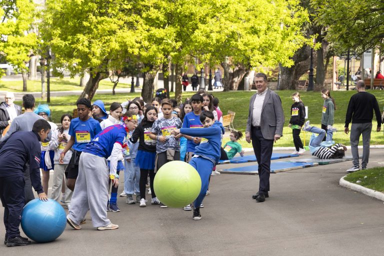 A Coruña presenta a Carreira Enki no Barrio 2026 para promover a inclusión desde as aulas