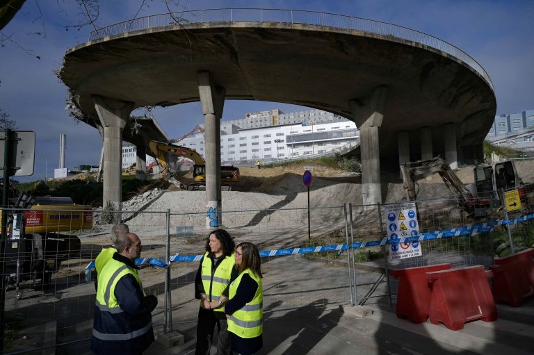 Comezou a demolición do viaduto da AC-12 na Coruña polos accesos ao ‘Novo Chuac’