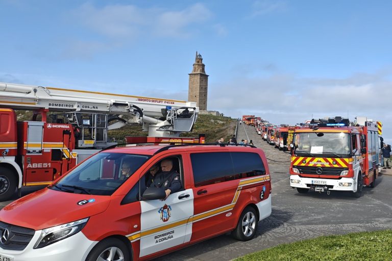 Os Bombeiros celebraron o seu patrón cunha caravana por toda a cidade