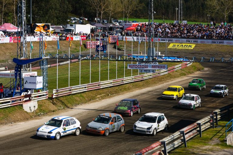 Espectacular inicio do Campionato Xunta de Galicia de Autocross na «Catedral» de Arteixo