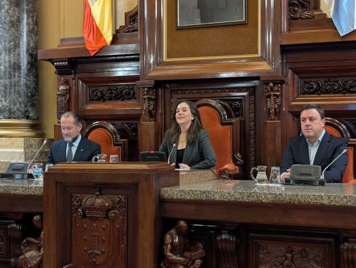 Imaxe da rolda de prensa de Juan Carlos Escotet Ines Rey e Valentin Gonzalez Formoso