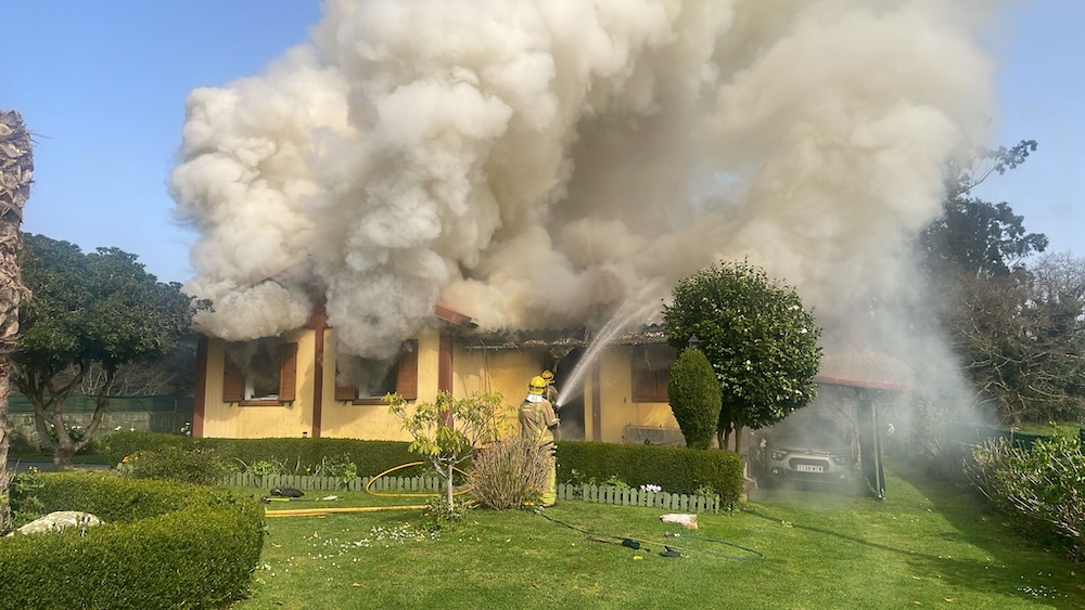 Incendio vivenda Culleredo Bombeiros