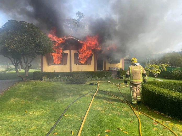 Incendio vivenda Culleredo Bombeiros