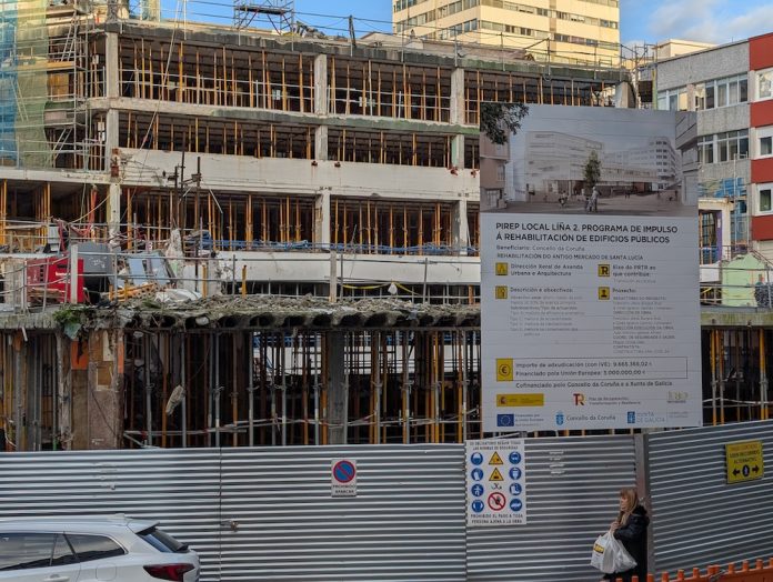 Obras de demolicion do Mercado de Santa Lucia 2