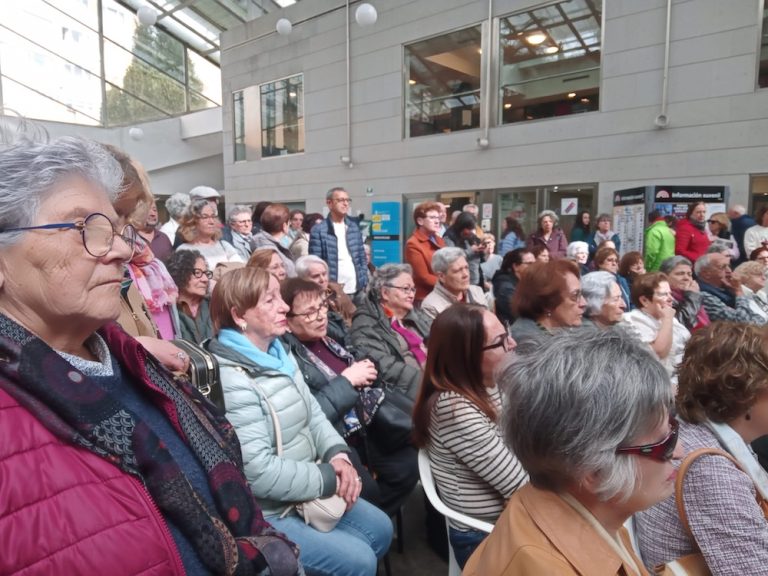 Imaxe da reunión desta mañá de usuarios e docentes do Programa de Lecer no Ágora