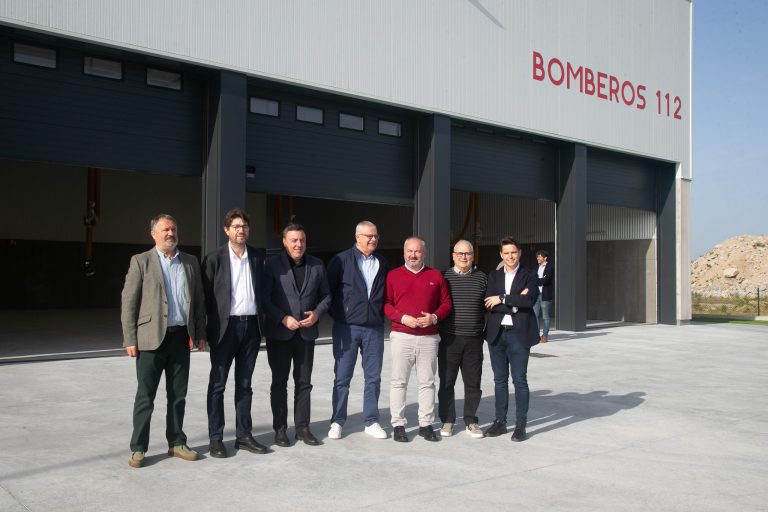 A Deputación da Coruña e o Concello de Arteixo formalizan a entrega do novo parque de bombeiros de Morás