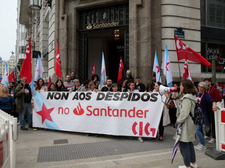 Delegados da CIG-Banca mobilízanse na Coruña contra os despedimentos e a presión comercial