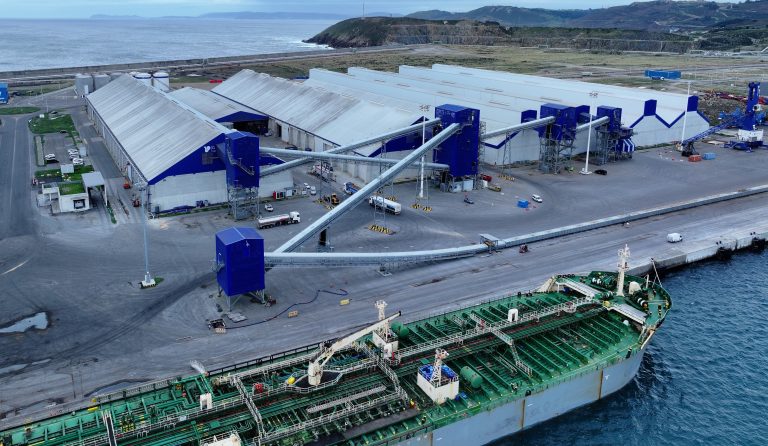 O Porto da Coruña aproba o traslado definitivo de toda a actividade de Repsol a Langosteira