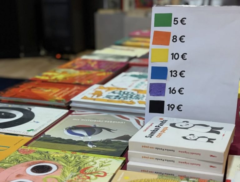 Unha libraría da Agra do Orzán celebra este sábado a primeira feira da cidade dedicada a exemplares con taras