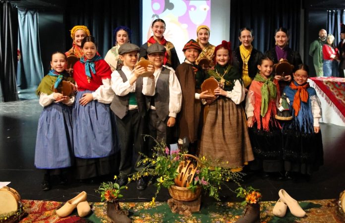 Gañadores Categorías A e B Teceláns da A.C.F. O Fiadeiro de Vigo e Xacarandaina da Coruna