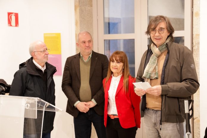 Xosé Alfeirán, á dereita, na inauguración da Mostra