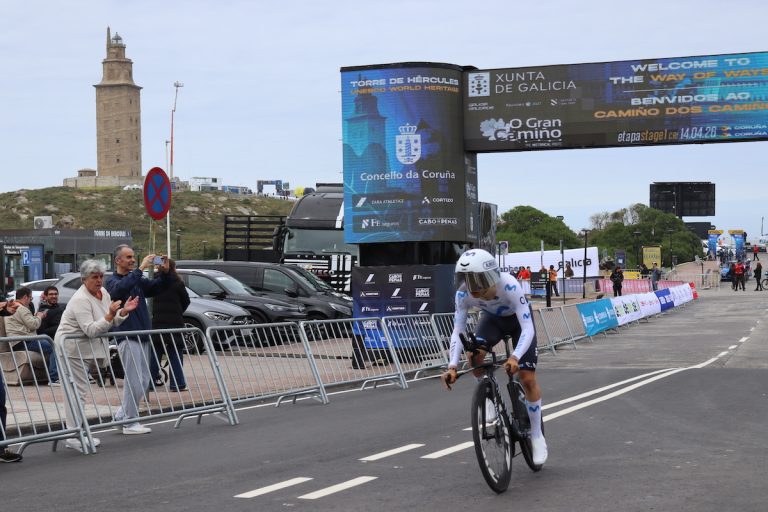 O Gran Camiño percorreu á Coruña e subiu á Torre de Hércules