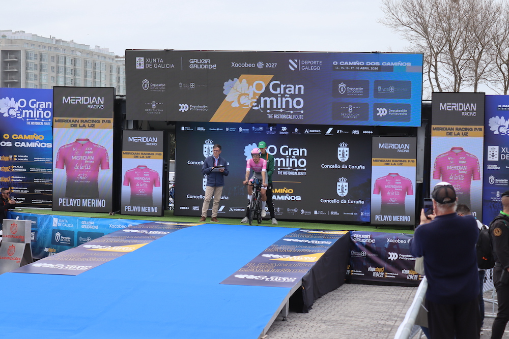 O Gran Camino na Coruna 2026-Pelayo primeiro ciclista