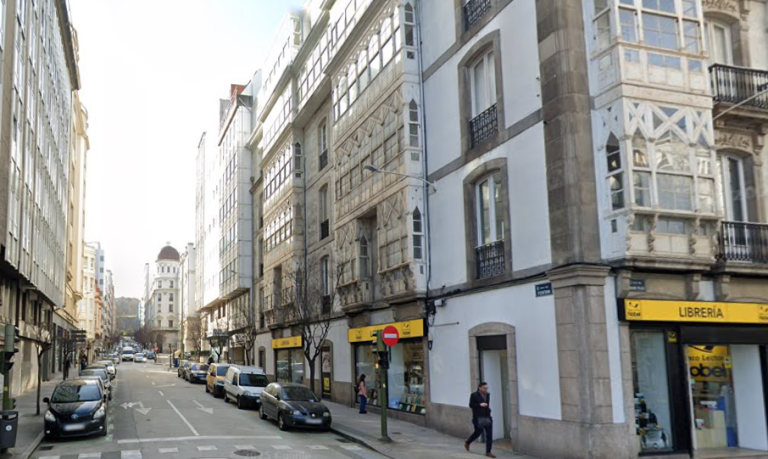 Un incendio nun edificio da Coruña deixa catro mulleres afectadas por inhalación de fume