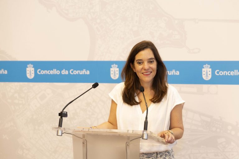 Inés Rey estende a man ao BNG ante o aviso de bloquear os plenos polo “buraco económico” da Coruña