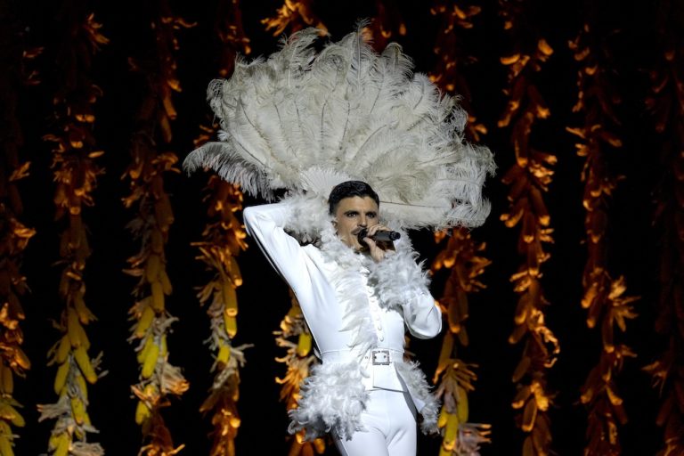 Rodrigo Cuevas convertiu o Coliseum nun cabaret de tradición e orgullo
