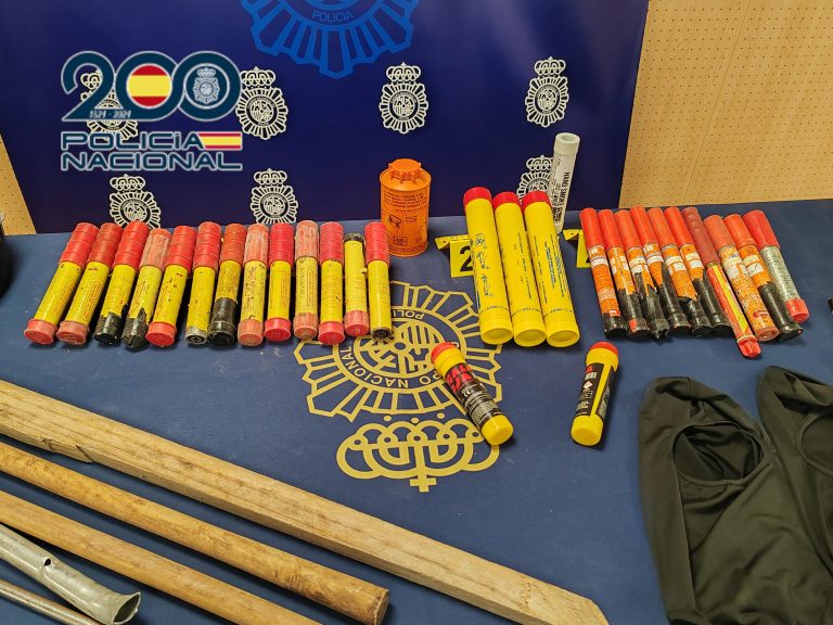 Piden ata 30.000 euros para Riazor Blues tras intervir armas e pirotecnia no Depor-Leganés