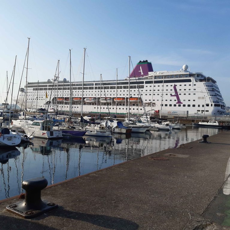 Un cruceiro cun brote de gastrointerite atracará na Coruña este sábado