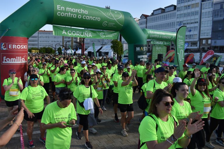 Máis de 3.600 persoas camiñan na Coruña en solidariedade coa Asociación Española Contra o Cancro