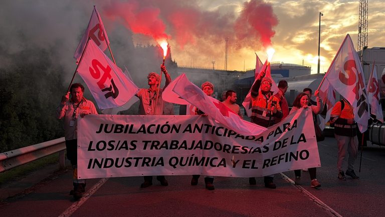A refinería da Coruña en “servizos mínimos” por unha folga convocada polo STR en todo o Estado