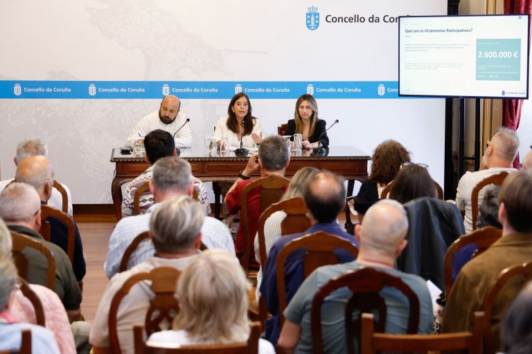A alcaldesa da Coruña presenta ás entidades veciñais a nova edición dos Orzamentos Participativos 2026-2027