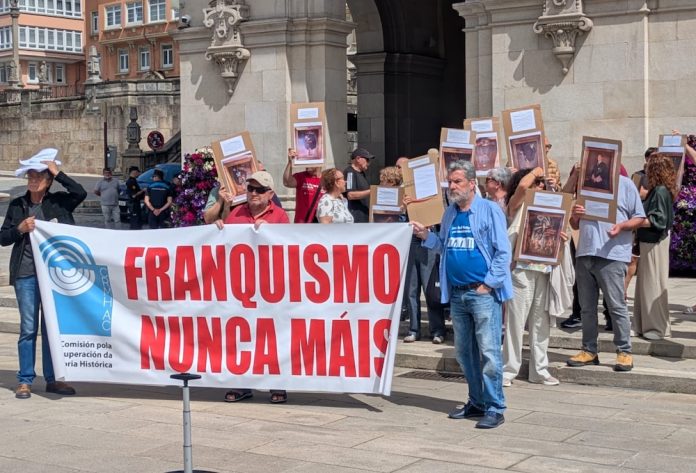 Descolgando os cadros franquisas de Maria Pita