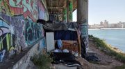 Infravivendas nos baixos do paseo maritimo a altura por Monte Alto