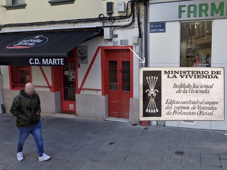Placa franquista na rua Santo Tomas da Coruna