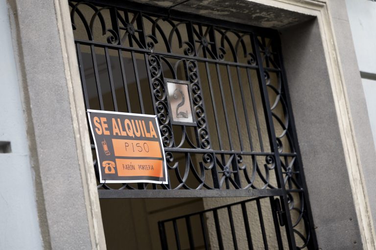 ‘Nin alugueres polas nubes nin salarios polo chan’, protesta na Coruña para esixir o fin da especulación urbanística