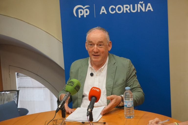 Choque entre o portavoz do PP na Coruña e a alcaldesa: “Ratificareime en que é unha acosadora”