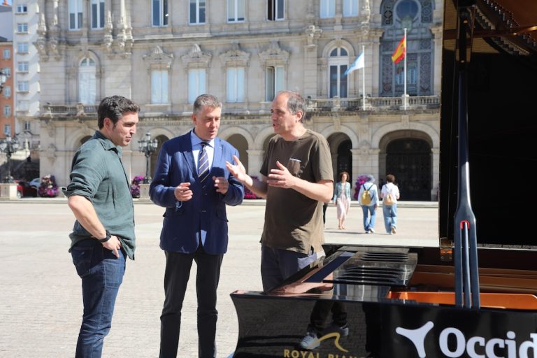A Coruña “énchese de pianos”