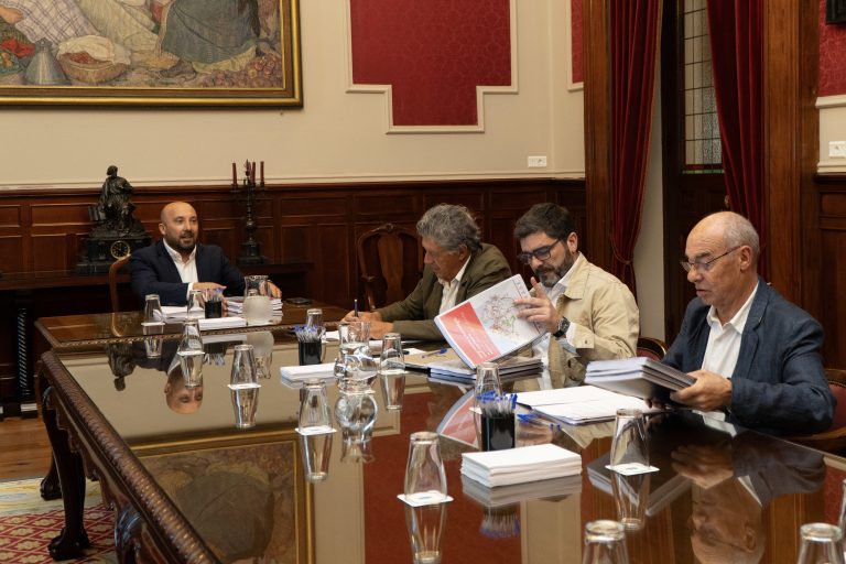 Lage aposta por crear un consorcio de transportes metropolitano “cooperativo” entre A Coruña e a súa área