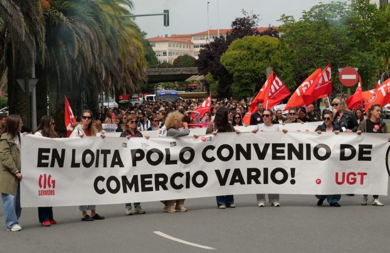 As traballadoras das grandes cadeas do téxtil responderon na rúa á sinatura do convenio estatal ARTE