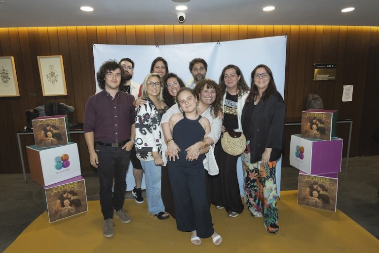 A Coruña abraza e “CORRE”