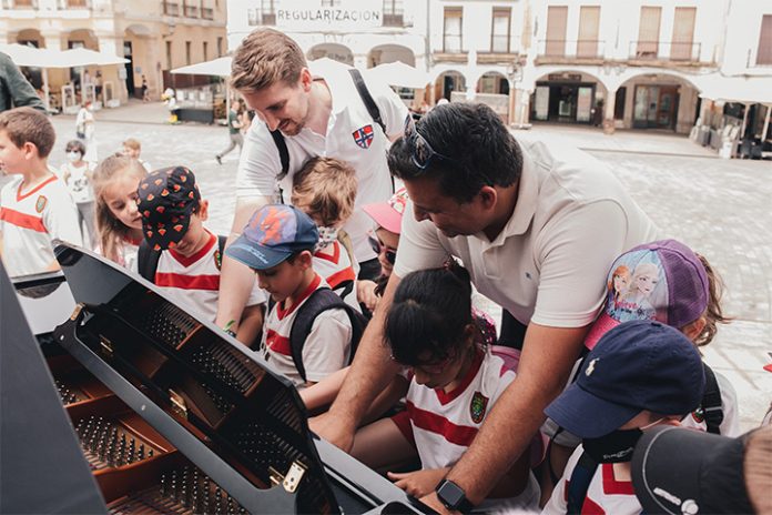 A xornada de pianos en Cáceres