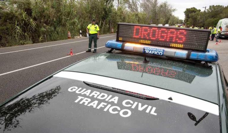 Interceptado en Culleredo un mozo que conducía sen carné, sen seguro, sen ITV e tras beber