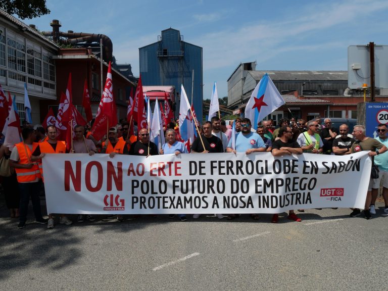 Traballadores de Ferroglobe mobilízanse contra o ERTE da empresa
