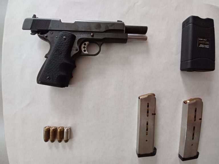 Detido na Coruña un home acusado de ameazar dúas persoas cunha pistola