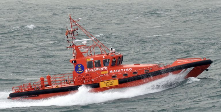 Dous veleiros sofren novas arremetidas de orcas fronte á Coruña