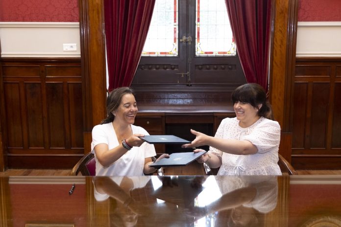 A alcaldesa e a presidenta da Fedracion de ANPAS Lidia Paz