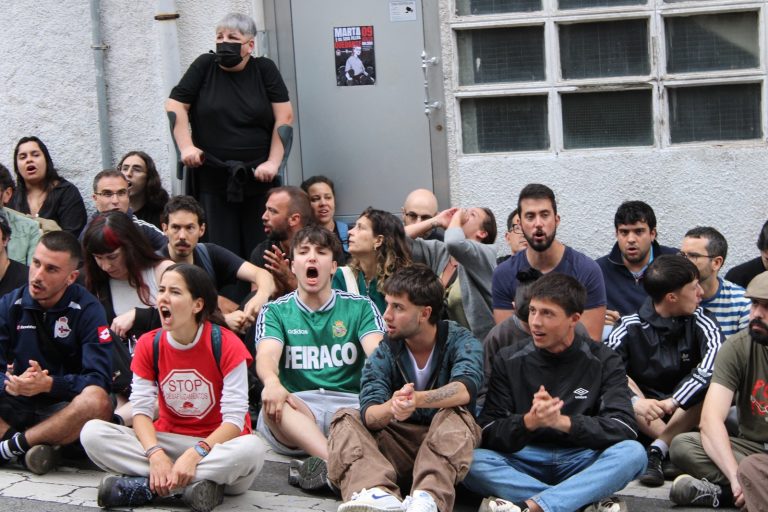 Marta e os seus fillos quedan: A mobilización volve demostrar que “xuntos somos forza”
