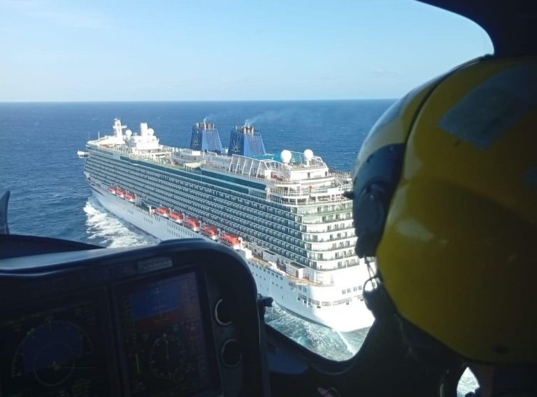 Evacuada ao CHUAC unha pasaxeira de 61 anos do cruceiro Britannia tras sufrir un accidente en alta mar
