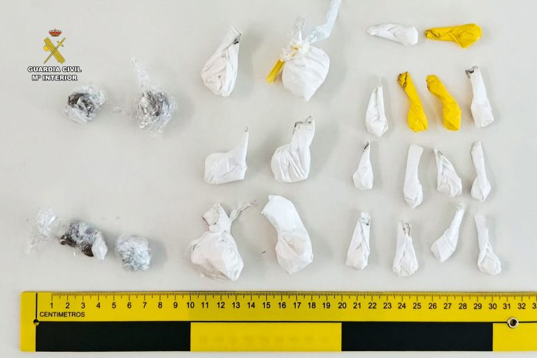 A Garda Civil detén en Oleiros unha muller con cocaína e haxix valorados en máis de 2.000 euros