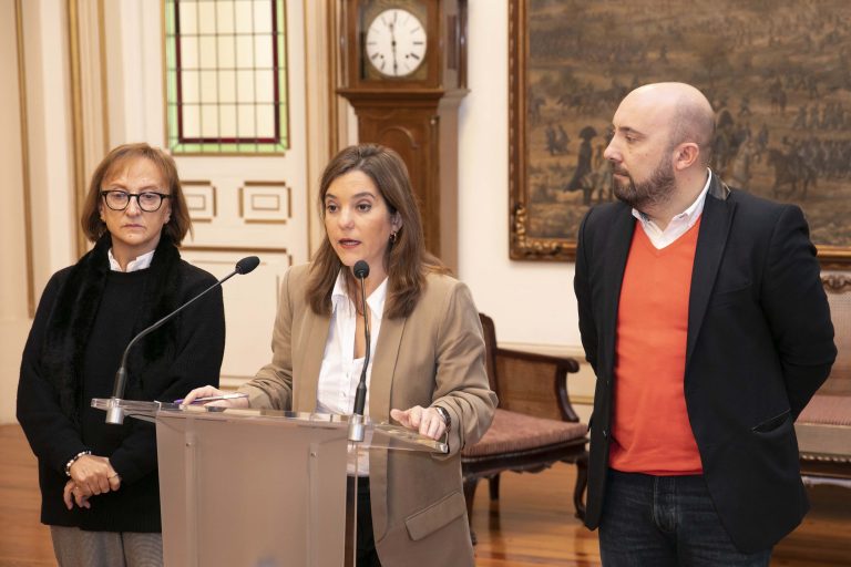 As exconcelleiras da Coruña que denunciaran acoso laboral desde a Alcaldía recorren o arquivo do expediente
