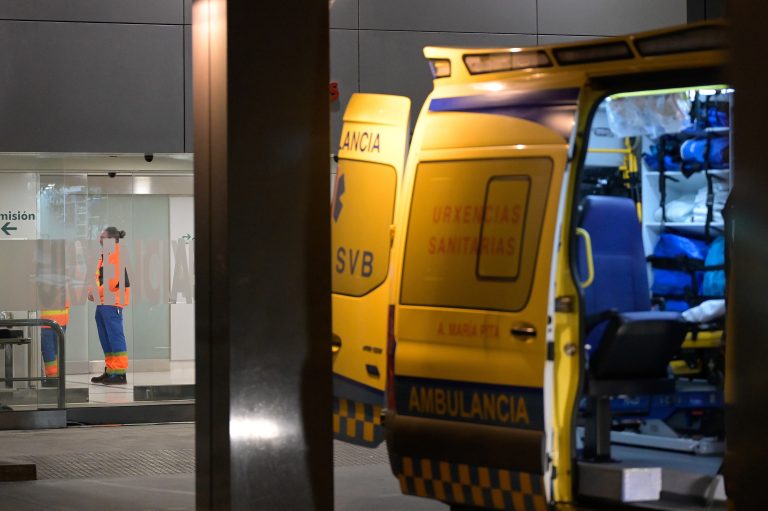 Reclaman solucións para a “presión asistencial” no Chuac mentres a xerencia di garantir a atención en “tempo e forma”