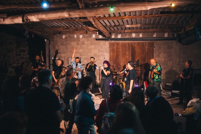Orquestra Bravu Xangai no Castelo Conta