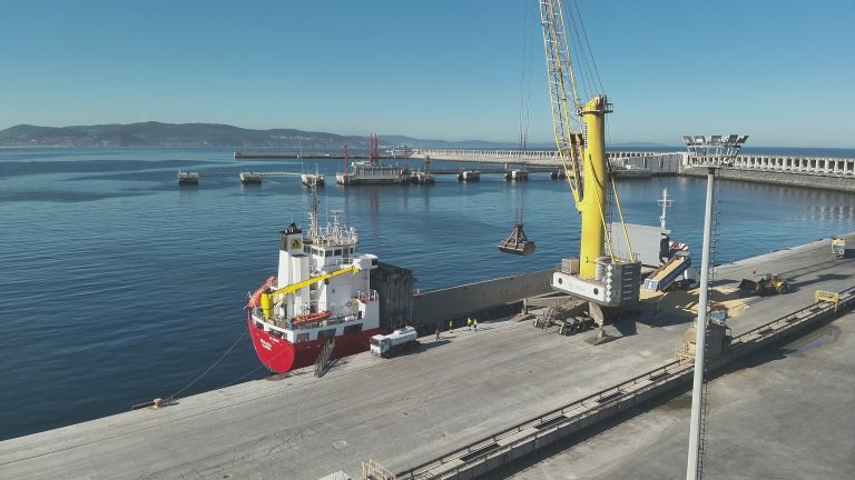 A Xunta somete a información pública a obra dun poliducto para a descarga de cru de Repsol en Punta Langosteira